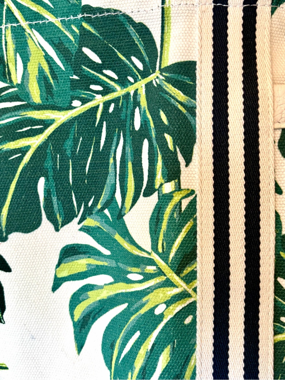 Draper James NWT Monstera Flora Leaf Canvas Tote, Green/White/Black, 23x12x10 - Picture 8 of 12